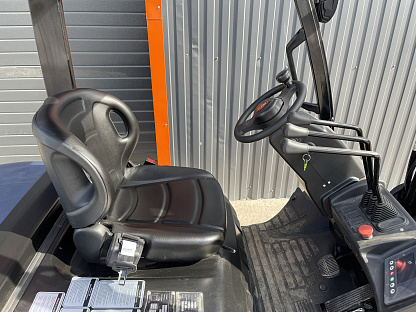 Вилочный электропогрузчик Royal Forklift RY E20L