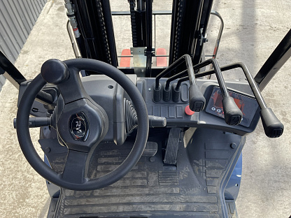 Вилочный электропогрузчик Royal Forklift RY E20L